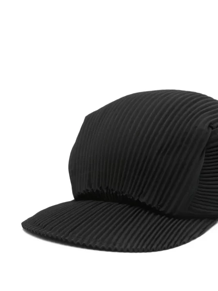 Căciulă Pleats Please Issey Miyake plisată negru