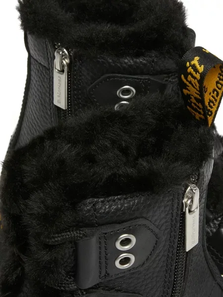 Кожаные утепленные ботинки Dr. Martens на платформе черные