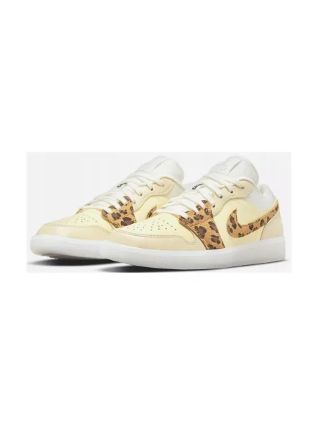 Pantofi Nike maro