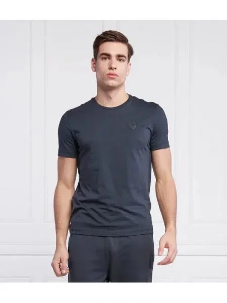 Tricou