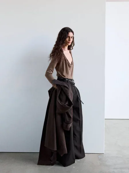 Sweter z lyocellu z drapowanym dekoltem średni Kobieta S MANGO brązowy
