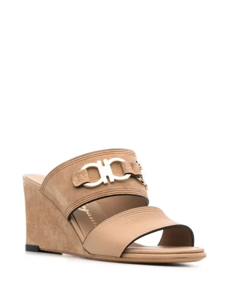 Papuci tip mules Ferragamo din piele de căprioară cu pană