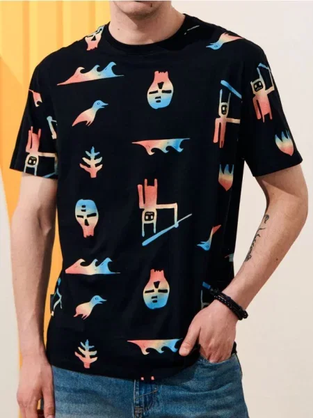 Sinsay Koszulka z kolorowym wzorem allover czarny