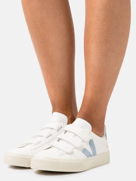 Sneakerși Veja alb