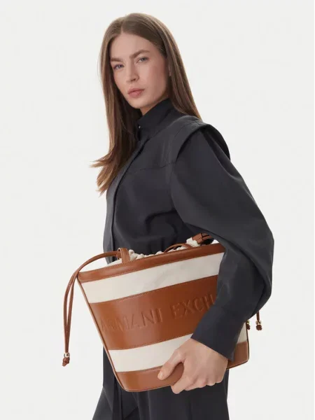 Torbica Armani Exchange smeđa