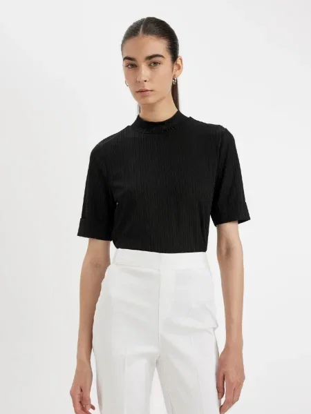 Tricou Defacto scurt negru