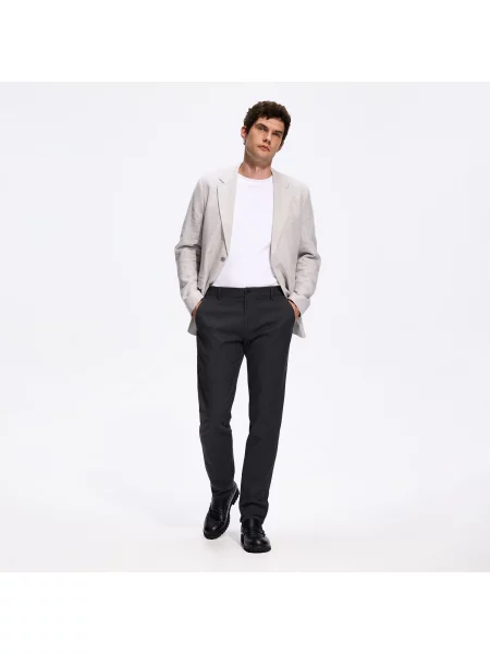 Reserved Slim fit nadrág mikronyomattal fekete
