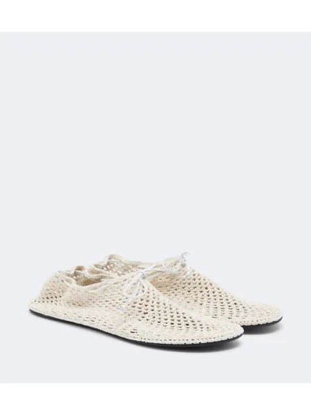 Balerini Christen din piele alb