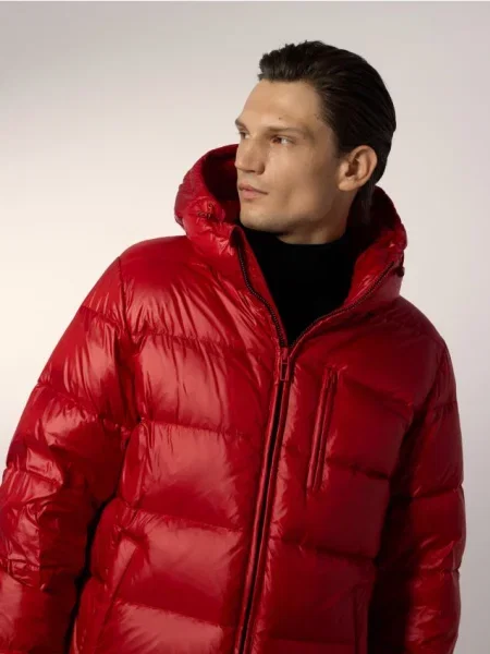 Reserved Geacă matlasată cu puf roșu