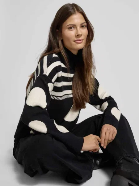 Sweter z dzianiny z golfem Oui czarny
