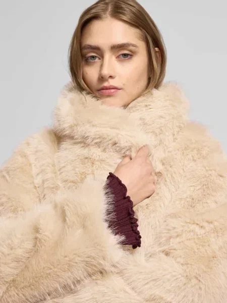 Kurtka ze sztucznego futra Gina Tricot