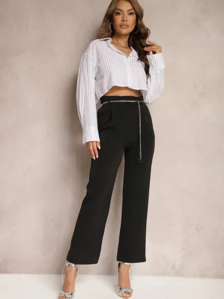 Pantaloni eleganti cu evazați terminați cu lanț decorativ în talie Hamophona negri