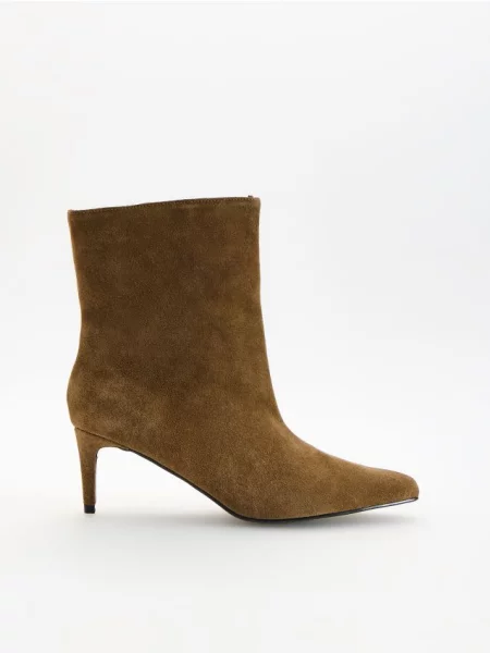 Reserved Botine din piele întoarsă cu bej