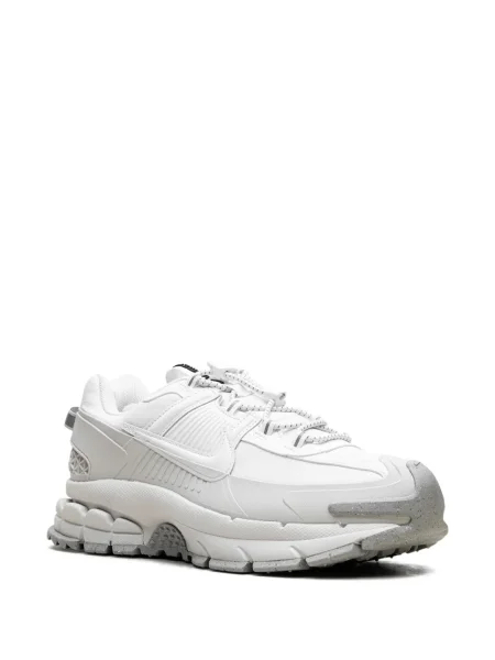 Sneakerși Nike Vomero alb