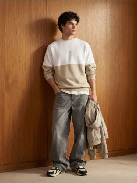 Sinsay Mikina crewneck s příměsí bavlny bílá