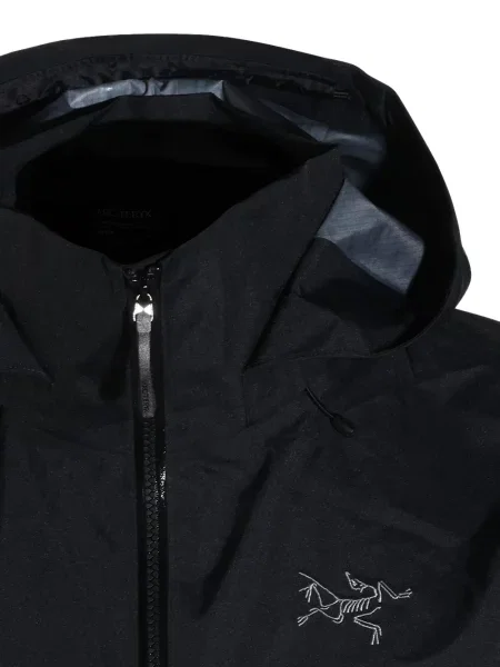 Geacă Arc'teryx cu glugă cu autograf negru