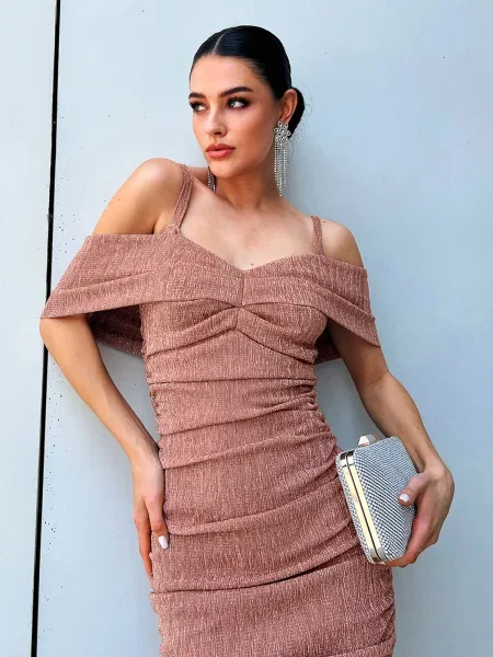 Rochie midi Edoti până la genunchi de costum