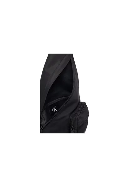 Nahrbtnik Calvin Klein črna