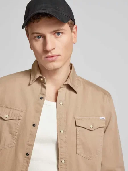 Koszula casualowa o kroju slim fit z kołnierzykiem typu kent model ‘ESHERIDAN’ Jack&jones beżowa