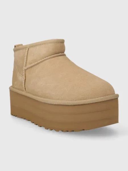 UGG cizme de zăpadă din piele întoarsă Classic Ultra Mini Platform