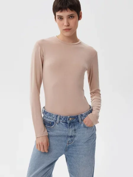 Кофти та светри Estro бежевий