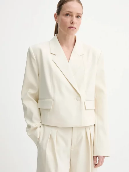 Gestuz sacou cu doua randuri de uni bej