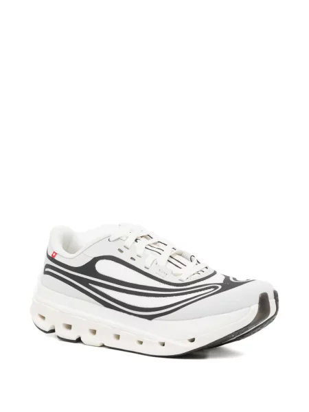 Sneakerși On alb