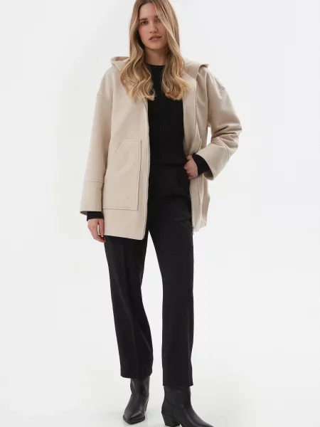 Пальта та плащі Estro бежевий