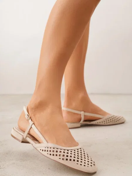 Ciemnobeżowe Sandały Slingback z Kwadratowym Noskiem i Ażurową Cholewką Jurria beżowe