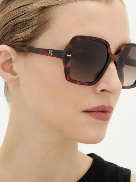 Carolina Herrera napszemüveg barna