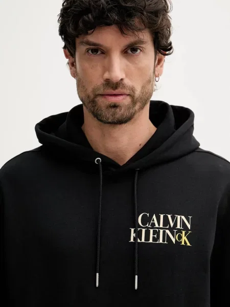 Mikina Calvin Klein Jeans s kapucí s potiskem černá
