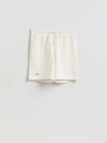 Reserved Pantaloni scurți regular crem