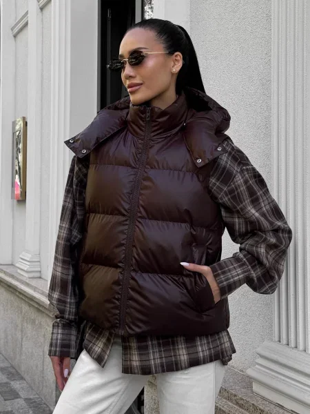 Утепленный жилет Jadone Fashion коричневый