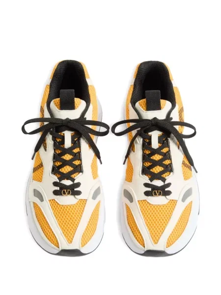 Szarvasbőr sneaker Valentino Garavani sárga
