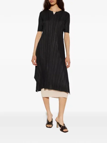 Асиметрична рокля Pleats Please Issey Miyake с V-образно деколте черно