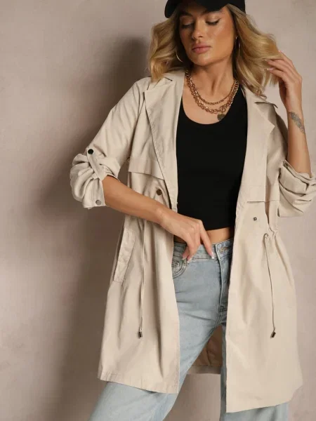 Kurtka w Stylu Parki z Troczkiem w Talii i Wywiniętym Kołnierzykiem Vetaipa beżowa