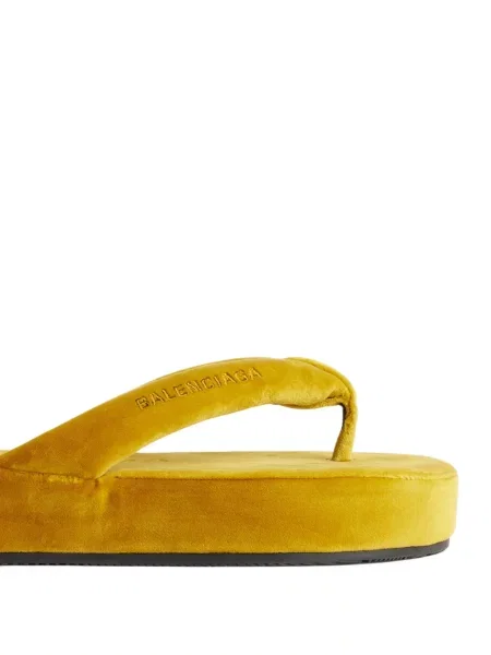 Sandale Balenciaga de catifea cu platformă galben