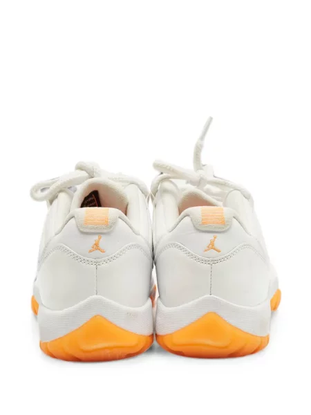 Top Jordan retro alb