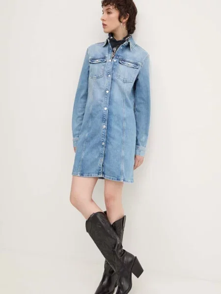 Дънкова рокля Tommy Jeans къса със стандартна кройка синьо