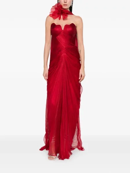 Rochie maxi Iris Serban drapată de costum roșu