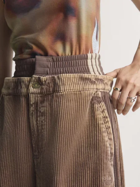 Спортивні штани adidas CORDUROY SST коричневий