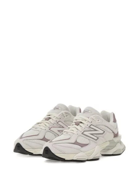 Semišový sportovní top New Balance s výšivkou s kapucí černý