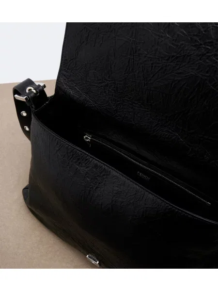 Geantă tip baghetă Fendi din piele negru