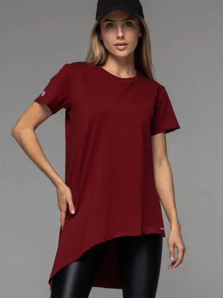 Женская футболка свободного кроя червона