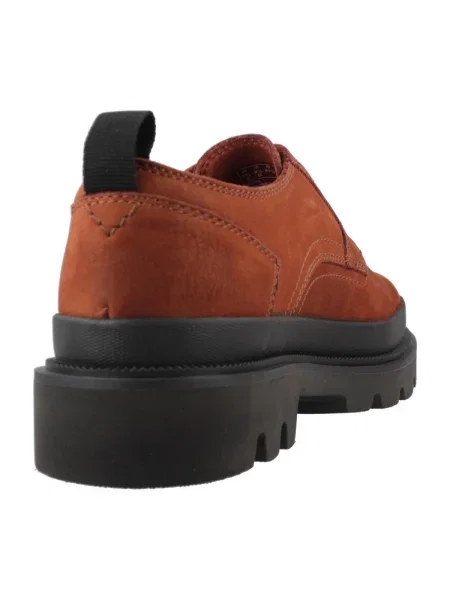 Pantofi Clarks din dantelă maro