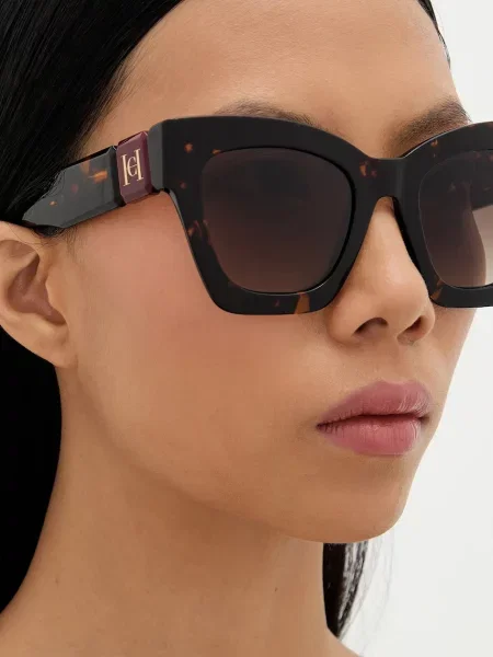 Carolina Herrera napszemüveg barna