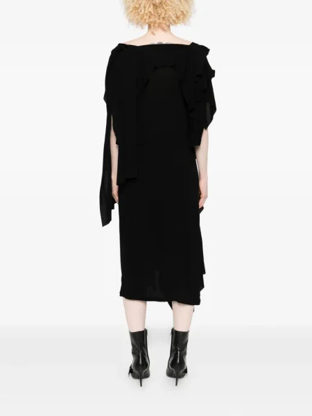 Rochie Yohji Yamamoto drapată de costum negru