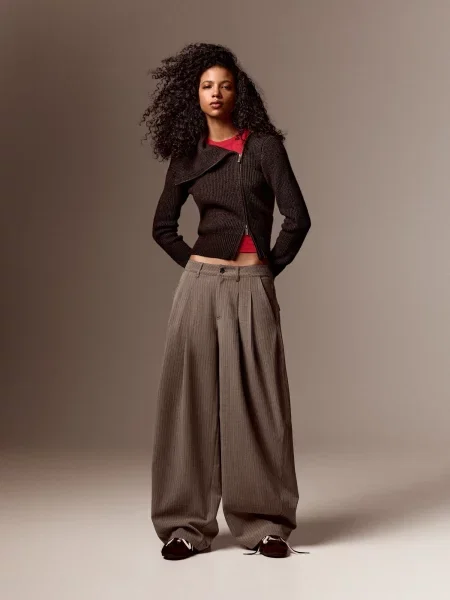 Bershka Pantaloni cutați / brocart maro
