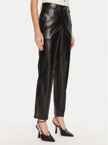 Hlače Guess iz umetnega usnja črna