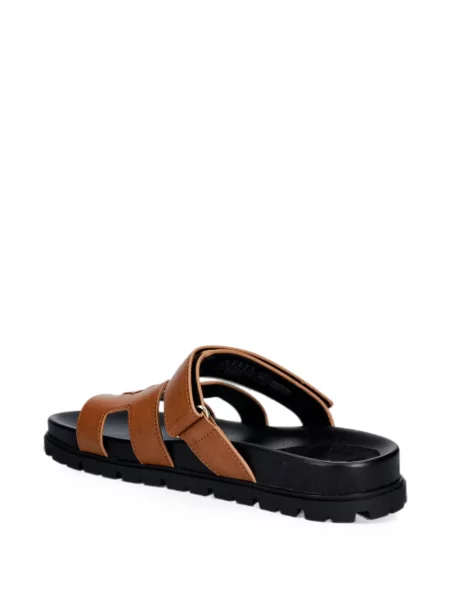 Remenčić sandale Guess s autogramom smeđa